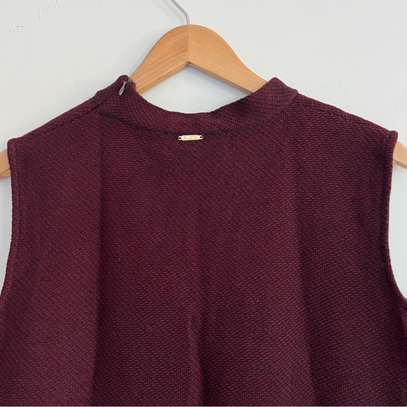 ST. JOHN x Marie Gray Burgundy Black Knit Cropped Mock Neck Sleeveless Top Sz L - Picture 5 of 15